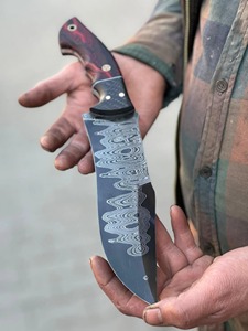 Cuchillo Bowie de Caza Personalizado OEM Hecho a Mano, Acero de Damasco, Punta Caída, Borde Recto, 13 Pulgadas de Longitud Total, Mango de Madera - Product Image 1