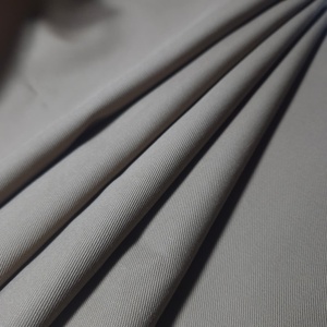 Tissu de travail de qualité supérieure, résistant aux plis, tissé en sergé, poids moyen, 65% polyester, 35% coton, 250 GSM - Product Image 2