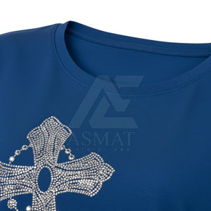 T-shirt graphique de luxe pour femme, style haut de gamme, en coton doux, coupe ajustée, décontracté et tendance - Product Image 4