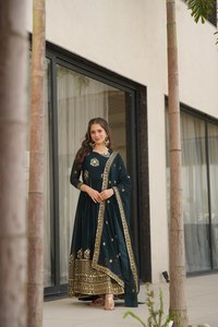 Vestido de fiesta Anarkali bordado con lentejuelas y zari, con dupatta. - Product Image 4