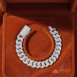 สร้อยข้อมือเงินแท้ 925 ประดับเพชรโมอิสซาไนต์ทรงบาแกตต์ ดีไซน์แบบ Cuban Link หรูหรา ดูเหมือนเพชรแท้  งานละเอียด  ของขวัญสุดหรู  ทันสมัย - Product Image 3