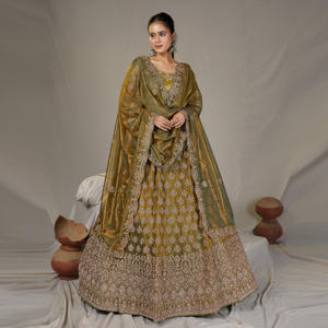 Lehenga Choli Fendy en tissu filet avec broderie de fils complexes, jupe évasée, blouse sculptée et dupatta assorti élégant – Collection Couture - Product Image 4