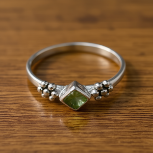 1.5 Gram Fine <b>Peridot</b> <b>Ring</b> - Product Image 3