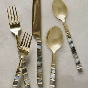 Vaisselle et couverts d'inspiration platino-urbaine, conformes aux exigences de l'hôtellerie métropolitaine haut de gamme. - Product Image 1