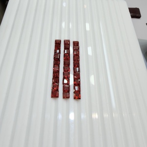 Pierres précieuses AJ Gems, grenat rouge foncé naturel, taille princesse carrée, facettées, pierres précieuses lâches polies 5x5mm pour la fabrication de bijoux, Rajasthan - Product Image 1