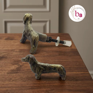 Poignée de tiroir en résine en forme de chien, design moderne, durable, installation facile pour salle de bain, salon, bureau à domicile - Product Image 1