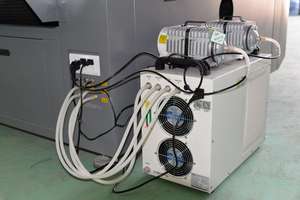 Alimentación automática 1812 Co2 Máquina de grabado de corte por láser Refrigeración por agua Tela de PU de cuero de gran formato 60W 80W 100W 130W - Product Image 6