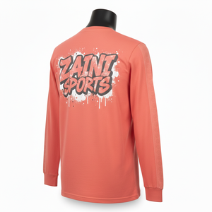 Camiseta de manga larga para hombre, 180 GSM, algodón grueso, color naranja coral, estilo urbano, con logo personalizado serigrafiado. - Product Image 5