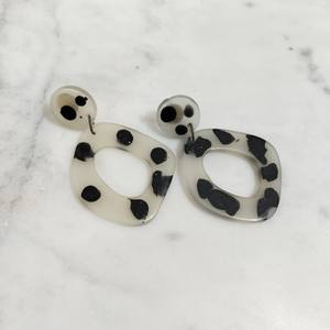 Exquisite <b>Rose</b> <b>Gold</b> Butterfly Earrings in Resin Stunning Handmade Statement Jewelry for Women, Perfect for Any Occasion - Product Image 6