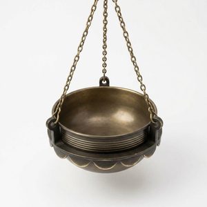 Maceta Colgante Redonda de Latón Antiguo de 22 cm Hecha a Mano con Cadena Zaria de Seisenta Centímetros de Largo, Hecha en India para Decoración del Hogar y Hoteles - Product Image 3