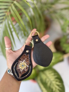 Llavero de Diseño Floral Tallado a Mano, Pendientes de Llavero Hechos a Mano, Venta Caliente, Accesorio de Regalo Ligero para Unisex - Product Image 4
