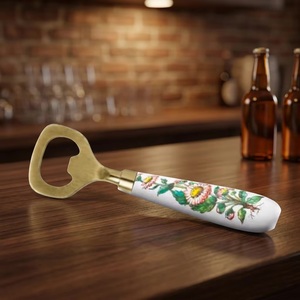 Abridor de Botellas de Cerámica y Latón con Diseño Floral Azul, Accesorio de Bar Clásico, Lujoso y Ecológico, Reutilizable - Product Image 1