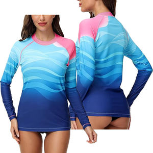 Haut de surf personnalisé pour femme à manches longues, protection solaire UPF 50+, séchage rapide, imprimé vague dégradée, marque privée - Product Image 1