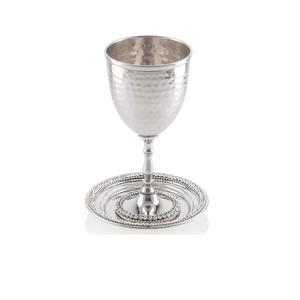 Juego de Copas Kiddush Modernas de 10 oz, Acero Inoxidable Martillado, Copa de Vino de 6.25 Pulgadas de Alto con Bandeja a Juego - Product Image 1