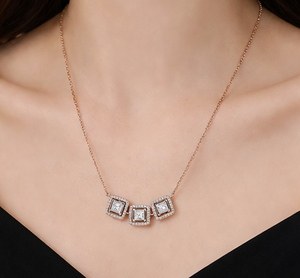 Collier pendentif trèfle triple halo en or rose 14 carats de luxe avec diamants, bijoux raffinés pour femme, cadeau floral d'anniversaire, trio - Product Image 3