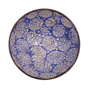 Bol en coquille de noix de coco sculptée avec texture géométrique, matériau écologique, surface lisse et brillante pour cuisines modernes - Product Image 1