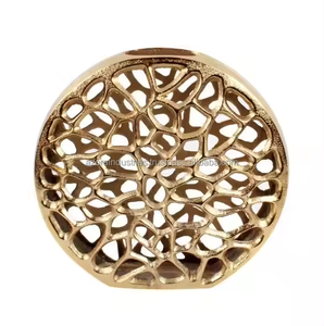 Nouveau design de vase à fleurs de table en aluminium fait à la main avec décoration pour la maison et l'extérieur par Azora industries - Product Image 6