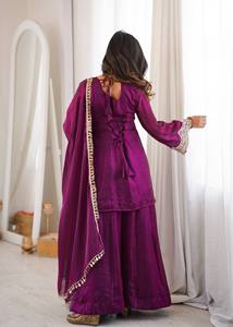Conjunto Indio-Pakistaní Bordado en Morado, Estilo Kurta, Palazzo y Dupatta, Vestido Tradicional de Terciopelo para Bodas y Fiestas - Product Image 2