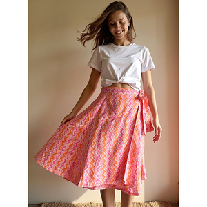 Vibrant Peach Pink Femmes Géométrique Zigzag Chevron Design Wraparound Beach Cover Jupe Toute La Journée Confort Porter pour Les Filles - Product Image 2
