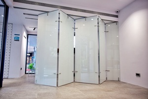 Design moderne Portes pliantes intelligentes PDLC en verre à deux volets Commande électrique Espaces intérieurs Cloisons Écran en fibre de verre Acier - Product Image 5