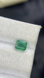 Émeraude naturelle certifiée du Zambie, taille octogonale, pierre à bon lustre, pierre précieuse non montée pour la création de bijoux, 0,96 carat - Product Image 4