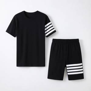 Ensemble T-shirt et short personnalisé en sérigraphie tendance, 100 % coton, matière premium, pour tenue décontractée ou sportive - Product Image 1