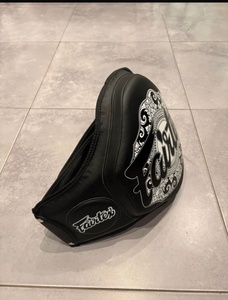 อุปกรณ์ป้องกันร่างกายสำหรับชกมวย แผ่นป้องกันอกแบบกำหนดเอง แผ่นรองท้อง Fairtex อุปกรณ์ป้องกันอกสำหรับกีฬามวย คุณภาพดีที่สุด พร้อมโลโก้แบบกำหนดเอง - Product Image 4