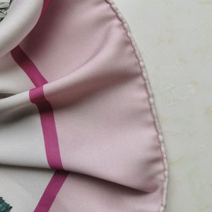 Écharpe carrée en satin de soie personnalisée pour filles avec motif de nœuds, en soie de mûrier ultra douce, taille et couleur personnalisables - Product Image 5