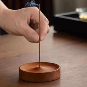 Quemador de incienso rústico de madera para el hogar, templo, meditación, soporte para varillas aromáticas, decoración de madera natural hecha a mano - Product Image 1