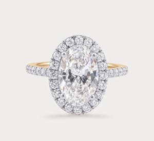 Anillo de Compromiso de Oro Amarillo de 14K con Diamante Ovalado Cultivado en Laboratorio de 3.11 CTW con Halo y Pavé para Mujer - Product Image 1