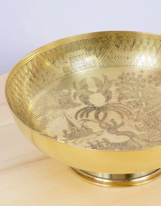 Bol sur piédestal en laiton gravé vintage, gravure paysage oriental, plat rond en métal, centre de table antique, décoration de table asiatique pour la maison - Product Image 4