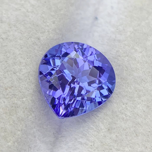 Pierre naturelle certifiée Tanzanite Zoisite naturelle taille cœur 8 MM avec excellente couleur et lustre, 1,93 carat, nette à la loupe - Product Image 1