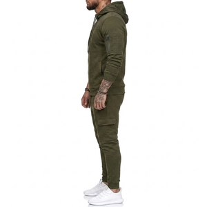 Survêtement pour homme conçu avec un matériau léger de qualité supérieure offrant un confort, une durabilité et des performances supérieurs pour les entraînements - Product Image 6
