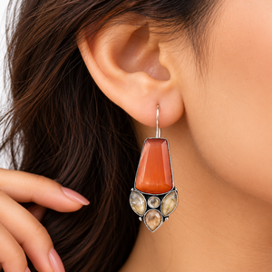 Boucles d'oreilles pendantes vintage en laiton argenté oxydé |   Bijoux ethniques bohèmes de style statement pour mariage, coupe poire |   Boucles d'oreilles artisanales en gros - Product Image 6