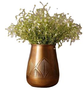 Jarrón Decorativo de Metal Dorado con Acabado Liso para Sala de Estar, Mesa de Centro, Vestíbulo de Hotel y Decoración de Interiores - Product Image 1