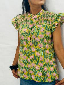 Blusa de Algodón Popelín con Estampado Floral Hecho a Mano, Manga Casquillo, Cuello en V, Volantes, Corta, Tejido para Oficina, para Mujer - Product Image 2