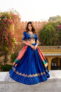 Nouvelle tenue de fête en soie Vichitra, Lehenga Choli avec broderie de paillettes et fils. - Product Image 5