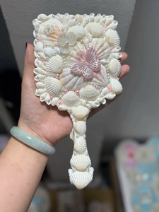กระจกมือถือเปลือกหอยเวียดนาม งานฝีมือเปลือกหอยธรรมชาติพร้อมกระจกแก้ว สำหรับแต่งหน้า ชุดของขวัญแต่งหน้า ของตกแต่งงานแต่งงาน และร้านค้าปลีก - Product Image 3