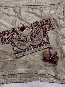Sari en satin fil d'or, luxueux, brodé de sequins et de velours, élégant, avec des motifs Zari, idéal pour les mariages et les fêtes, infroissable et à séchage rapide - Product Image 3