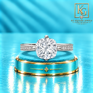 Anillo de Compromiso Solitario con Diamante Cultivado en Laboratorio con Corte Cojín Exclusivo para Mujer con Elegante Incrustación de Platino - Product Image 1