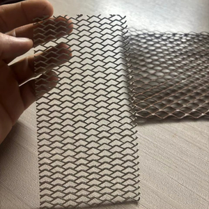 Rouleau de tôle perforée galvanisée industrielle efficace à mailles losangées pour clôture de sécurité et cloison. - Product Image 1