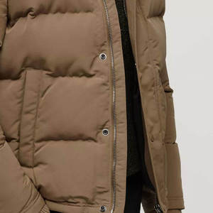 Blouson matelassé personnalisé avec rembourrage doux et isolant, coupe décontractée, idéal pour les voyages hivernaux et les tenues saisonnières - Product Image 6