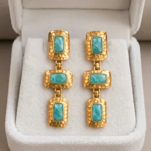 Boucles d'oreilles pendantes élégantes en laiton massif plaqué or 18 carats avec pierre d'amazonite pour femme, vente en gros, cadeau de mariage ou d'anniversaire, bijoux - Product Image 5