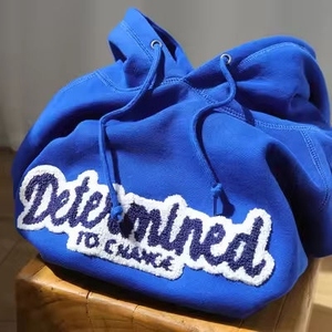 Vente en gros de sweats à capuche pour hommes en coton de haute qualité, surdimensionnés, style streetwear, personnalisables avec logo brodé en French Terry - Product Image 4
