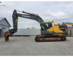 Excavadora de cadenas Volvo EC250EL con motor de alta potencia, componentes HYDAC y capacidad de cazo de 4m. - Product Image 1