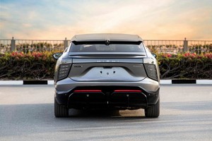 HI P HI X 2022, SUV Eléctrico de Alta Gama con Batería de Litio, Asientos de Cuero, Tracción Delantera, Neumáticos R21 - Product Image 5