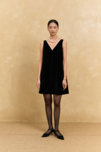 Robe courte en velours rayé pour femme, col bateau, respirante, coupe ample, manches classiques, style décontracté minimaliste, fabriquée au Vietnam - Product Image 2