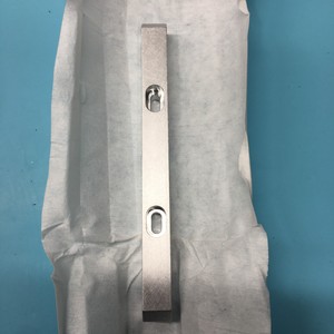 2 AMAT 0020-27168 BRACKET, WATER, RETURN, 300MM - Équipements et pièces semi-conductrices de renommée mondiale à confiance - Product Image 1