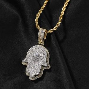 Colgante Hamsa de Lujo de Plata de Ley con Diamantes Baguette VVS y Corte Esmeralda para Hombres, Fiestas, Estilo Hip Hop Iced Out - Product Image 4