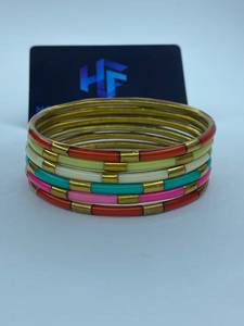 Fabricant indien de bracelets tendance en résine et laiton plaqués or faits à la main, fournisseur en gros de qualité supérieure - Product Image 5